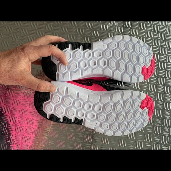 Brand New! NIKE Flex Experience 5 youth running shoe! - Picture 3 of 8